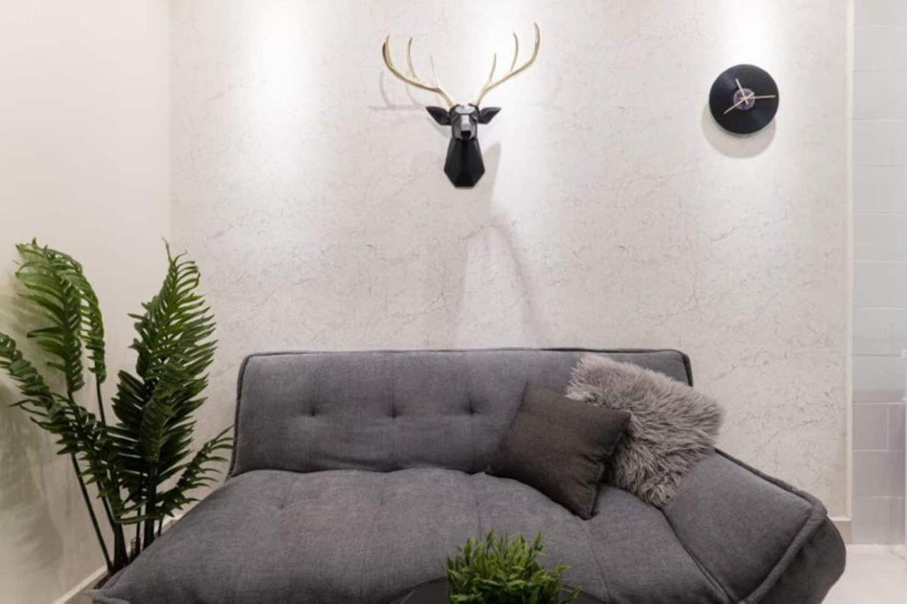 Appartamento Arte Mont Kiara 3Pax Jacuzzi Pool Gym Near Mitec Matrade Kuala Lumpur Esterno foto