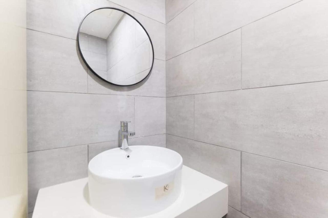 Appartamento Arte Mont Kiara 3Pax Jacuzzi Pool Gym Near Mitec Matrade Kuala Lumpur Esterno foto