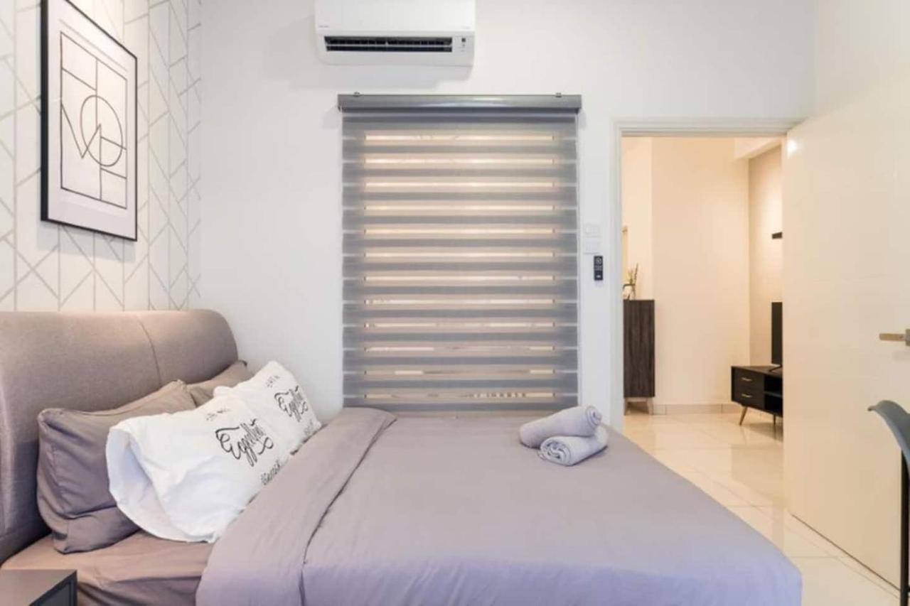 Appartamento Arte Mont Kiara 3Pax Jacuzzi Pool Gym Near Mitec Matrade Kuala Lumpur Esterno foto