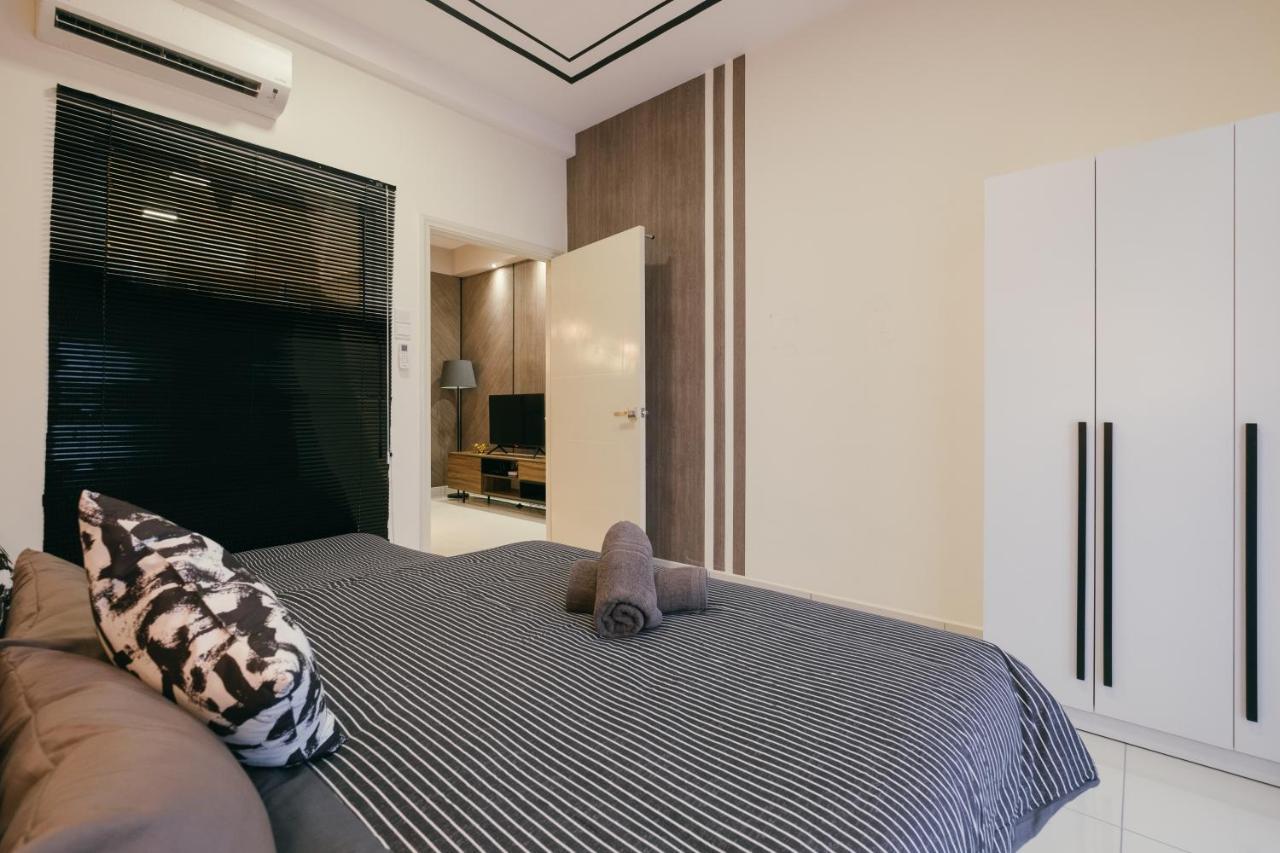 Appartamento Arte Mont Kiara 3Pax Jacuzzi Pool Gym Near Mitec Matrade Kuala Lumpur Esterno foto