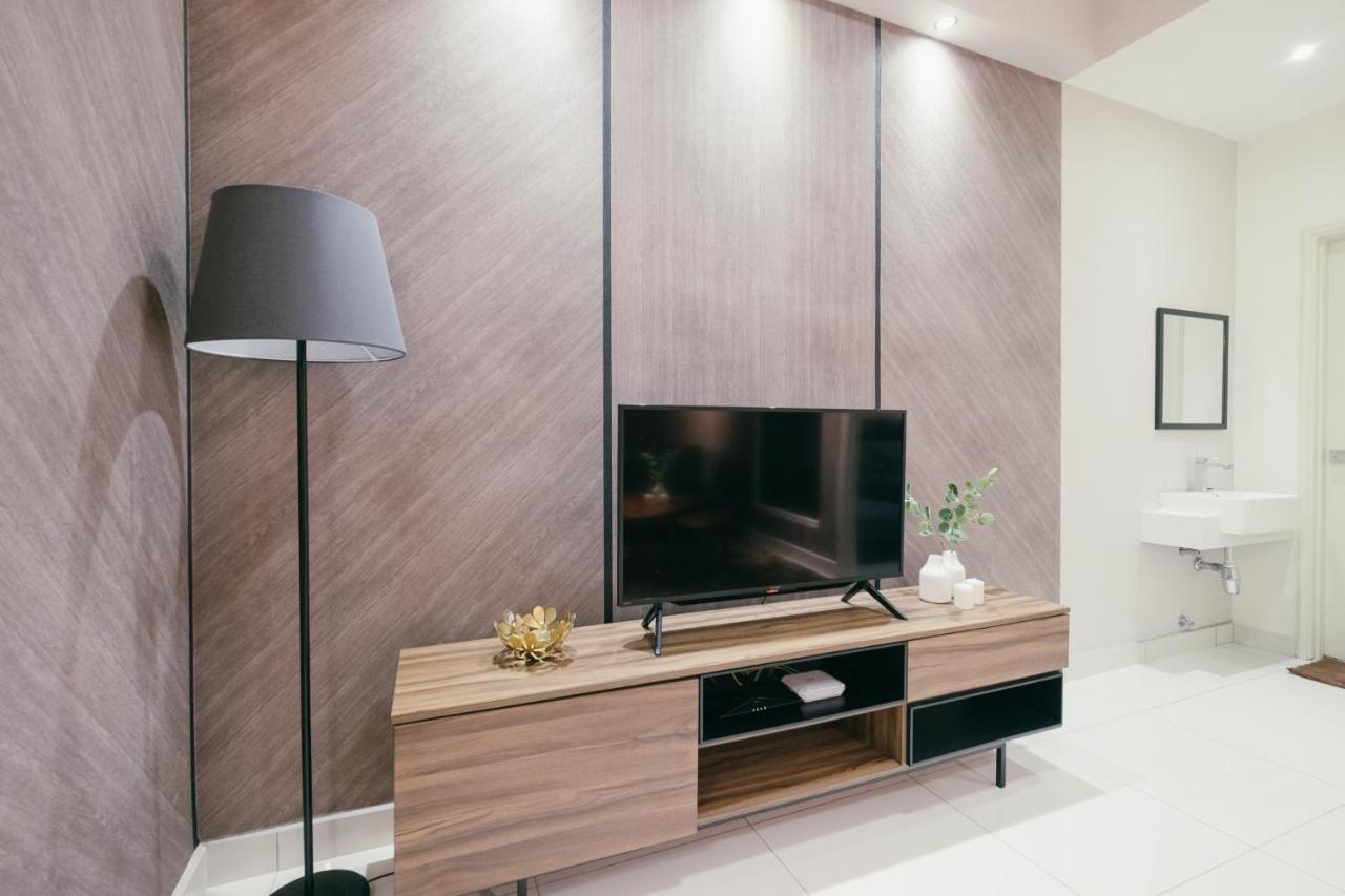 Appartamento Arte Mont Kiara 3Pax Jacuzzi Pool Gym Near Mitec Matrade Kuala Lumpur Esterno foto