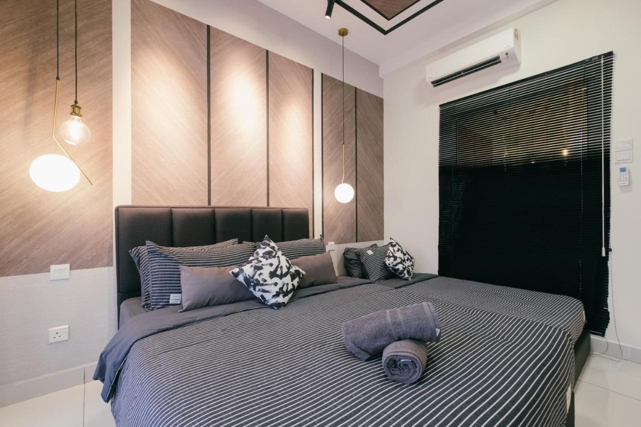 Appartamento Arte Mont Kiara 3Pax Jacuzzi Pool Gym Near Mitec Matrade Kuala Lumpur Esterno foto