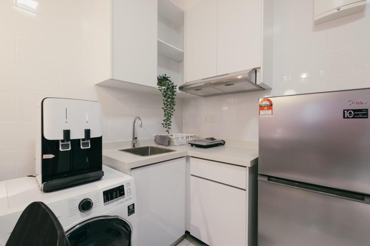 Appartamento Arte Mont Kiara 3Pax Jacuzzi Pool Gym Near Mitec Matrade Kuala Lumpur Esterno foto
