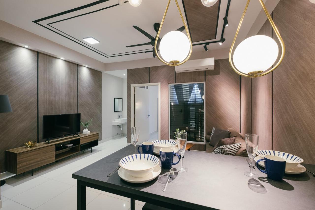 Appartamento Arte Mont Kiara 3Pax Jacuzzi Pool Gym Near Mitec Matrade Kuala Lumpur Esterno foto