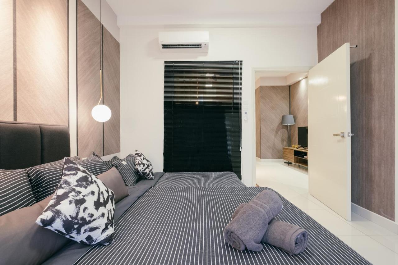 Appartamento Arte Mont Kiara 3Pax Jacuzzi Pool Gym Near Mitec Matrade Kuala Lumpur Esterno foto