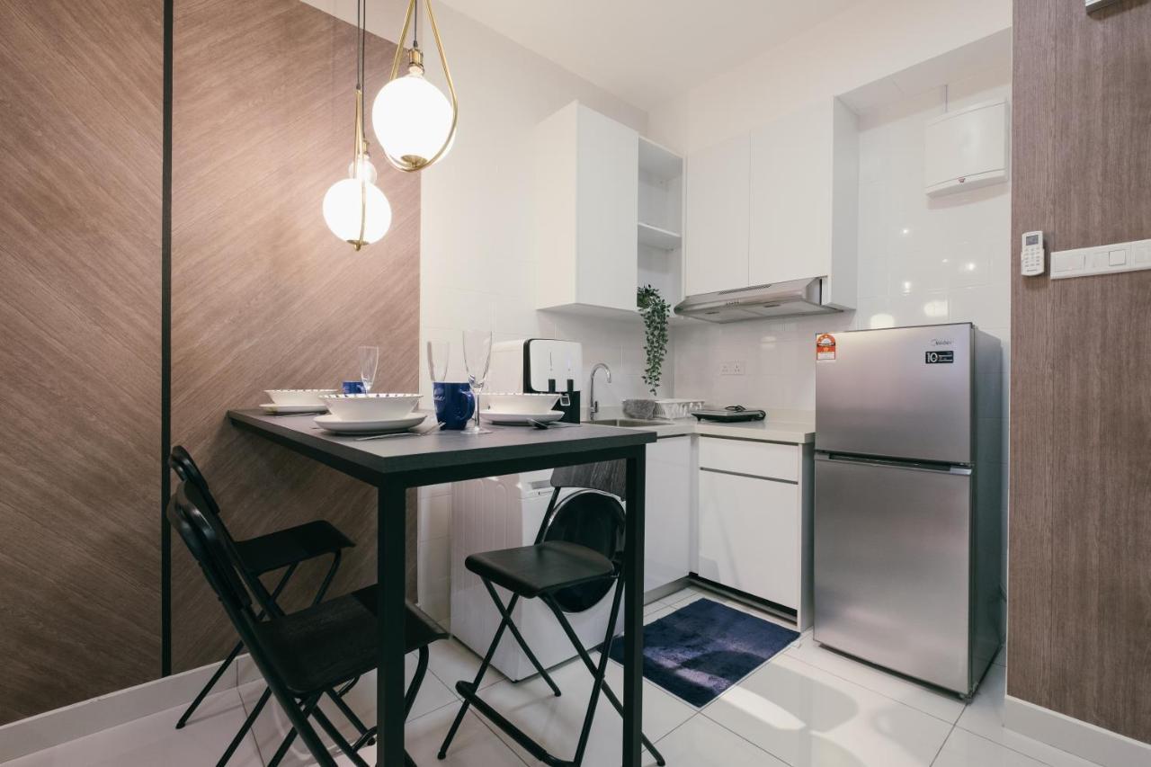 Appartamento Arte Mont Kiara 3Pax Jacuzzi Pool Gym Near Mitec Matrade Kuala Lumpur Esterno foto